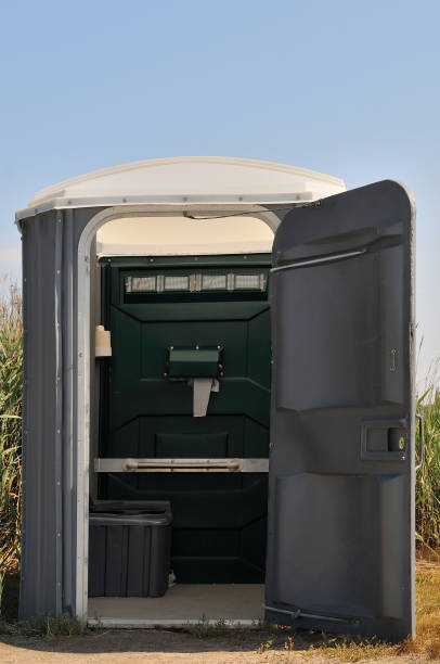 Best Portable restroom trailer rental  in Fern Park, FL